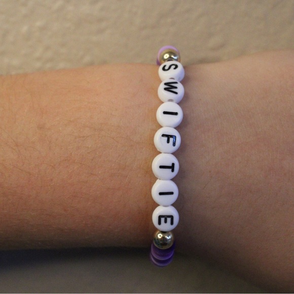 SWIFTIE bracelets - Picture 2 of 3